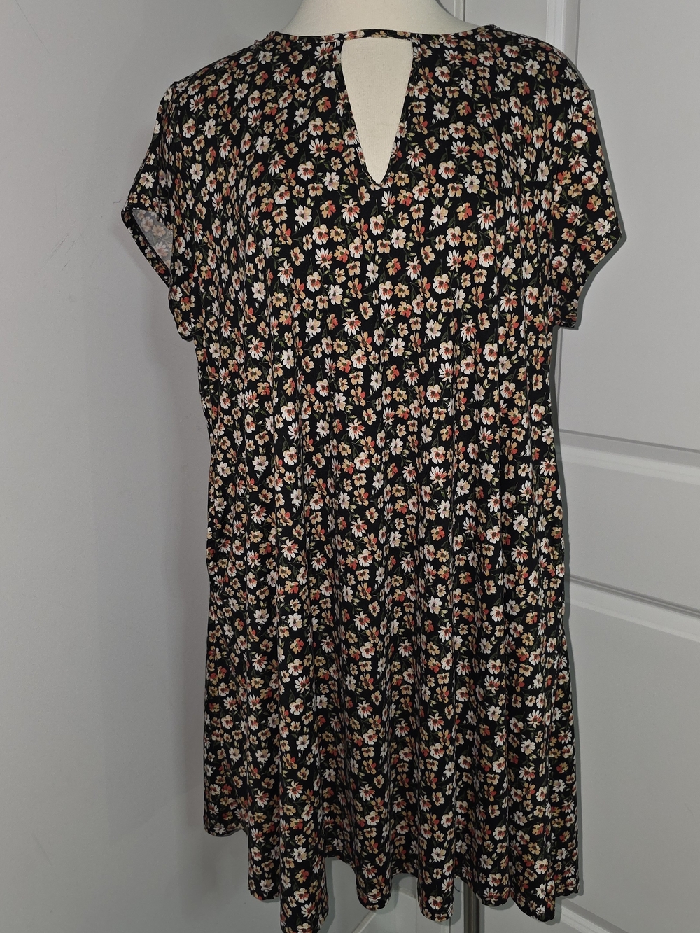 Vibe Sportswear Black Floral Mini Dress w/ Keyhole Neck Super Soft Plus Size 3X